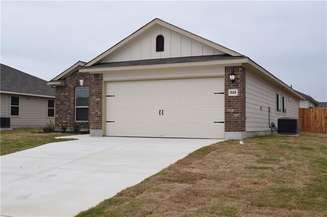 Building Photo - 1689 Woodlands Dr