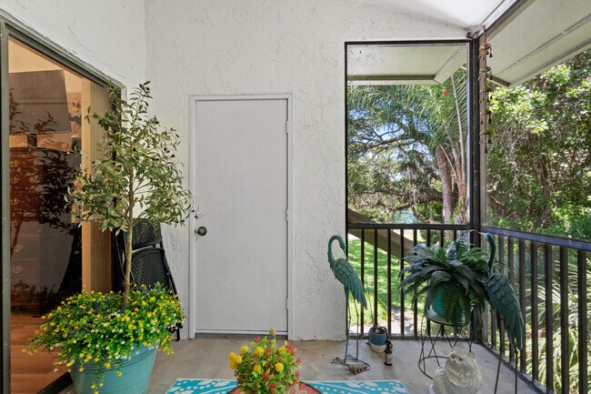 Building Photo - 5280 SE Seascape Way