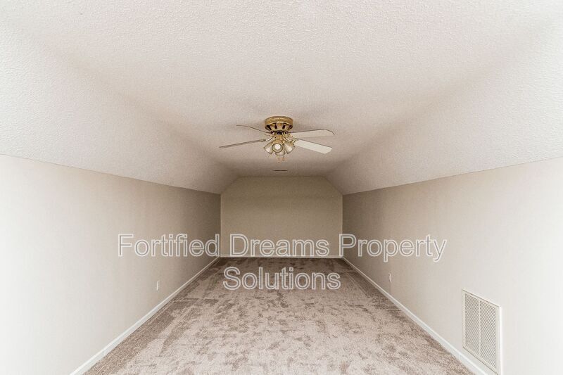 Building Photo - 814 N Greenbriar St