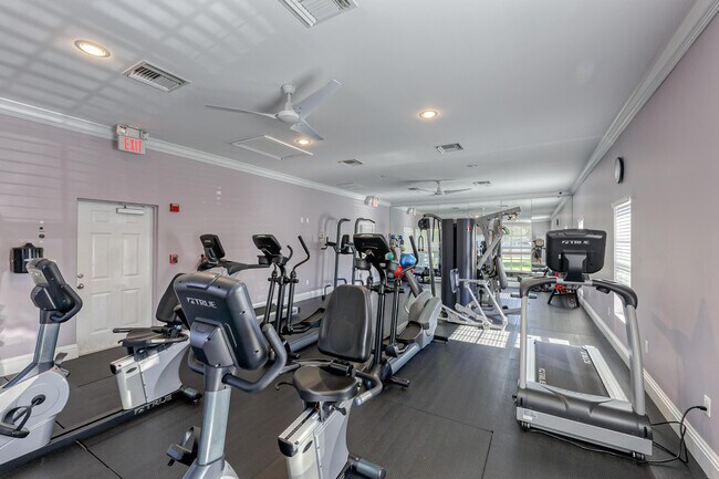 Building Photo - 6299 Bay Club Dr