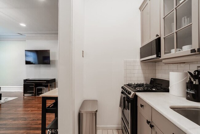 Building Photo - 68 E Cedar St