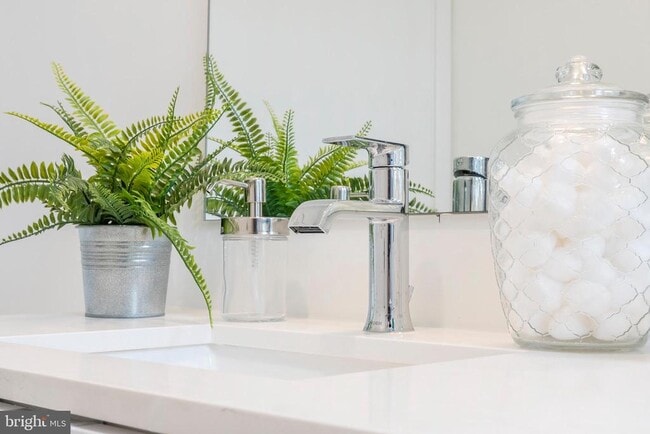 Building Photo - 1131-39 N Front St