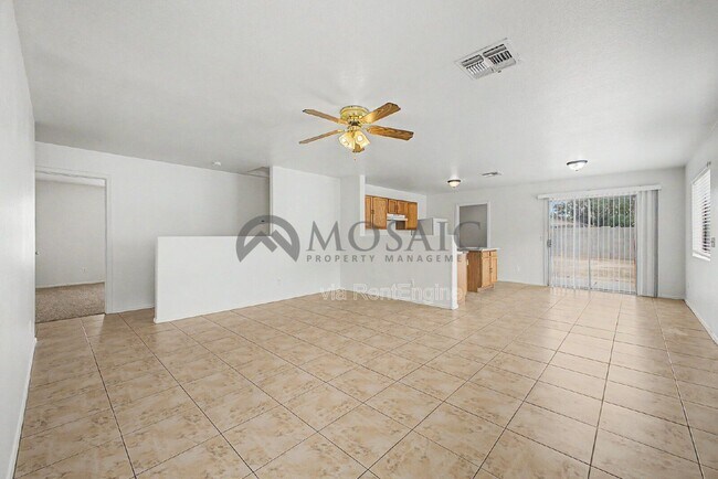 Building Photo - 1004 E Cowboy Cove Trail