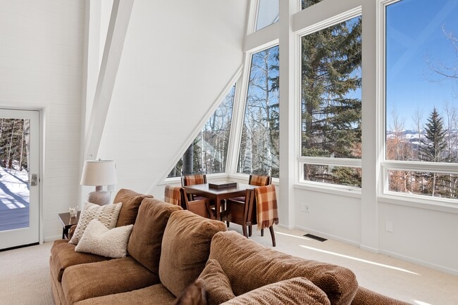 Building Photo - 126 Edgewood Ln