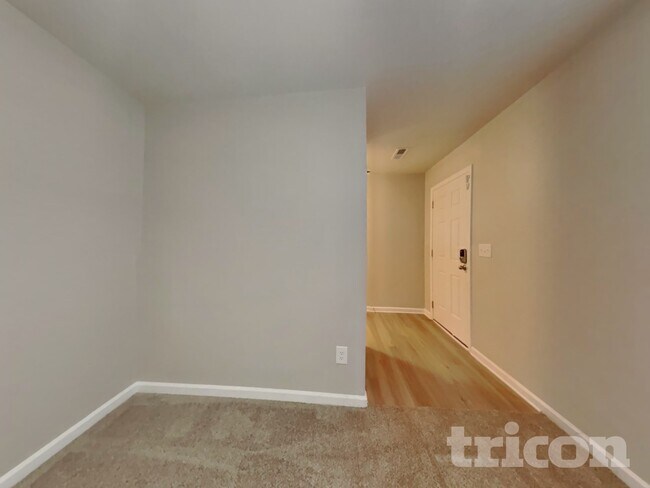 Building Photo - 572 Lakerun Dr