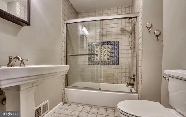 Building Photo - Amazingly renovated 3bd 2.5bth rarely avai...