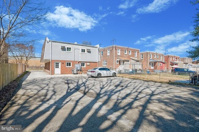 Building Photo - 644 Maryland Ave