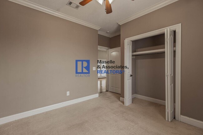 Building Photo - 403 Evian Way