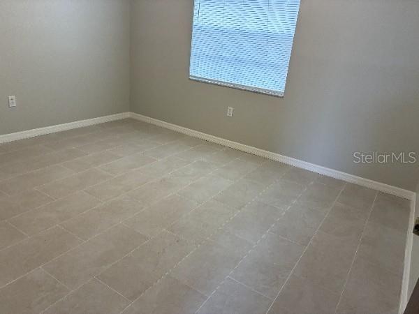 Building Photo - 2118 W Comanche Ave