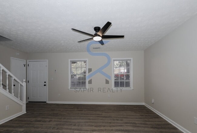 Building Photo - Move in before November 15th and choose yo...