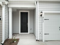 Building Photo - 267 Bryland Wy