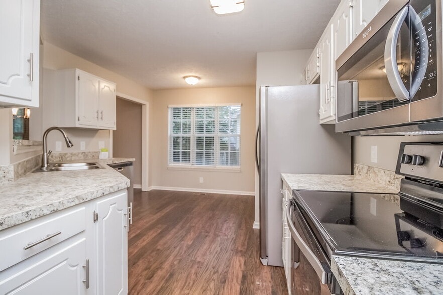 Building Photo - 3540 Calais Cir