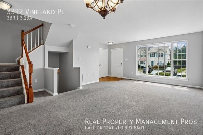Building Photo - 3392 Vineland Pl