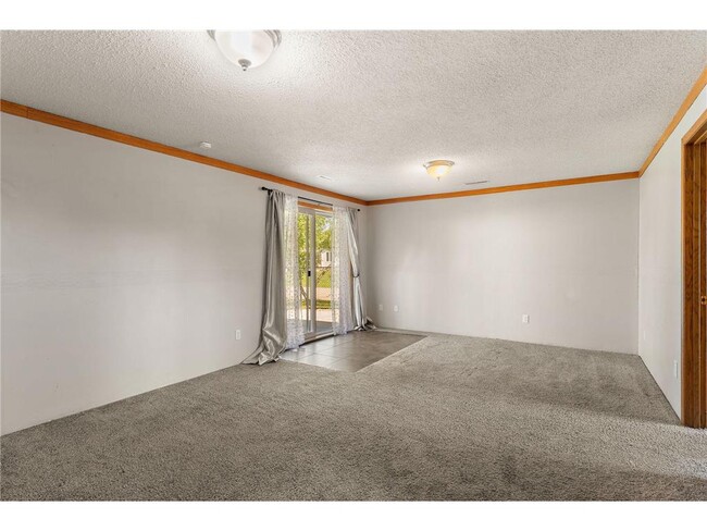 Building Photo - 5785 Yucca Ln N