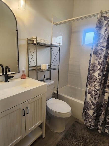 Building Photo - 5274 Far Oak Cir