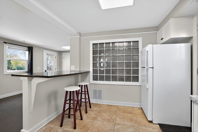 Building Photo - 1036 Guerin Rd