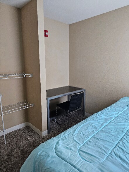 Building Photo - 2313 W 5th St