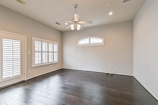 Building Photo - 5453 Fairdale Ln