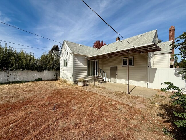 Building Photo - Ideally Located 2 Bed 1 Bath Spokane Home ...