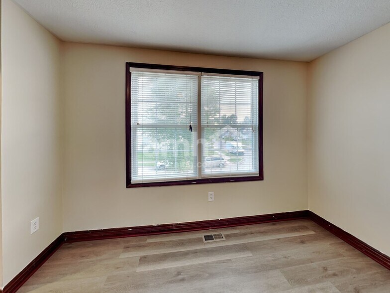Building Photo - 231 Oakford St