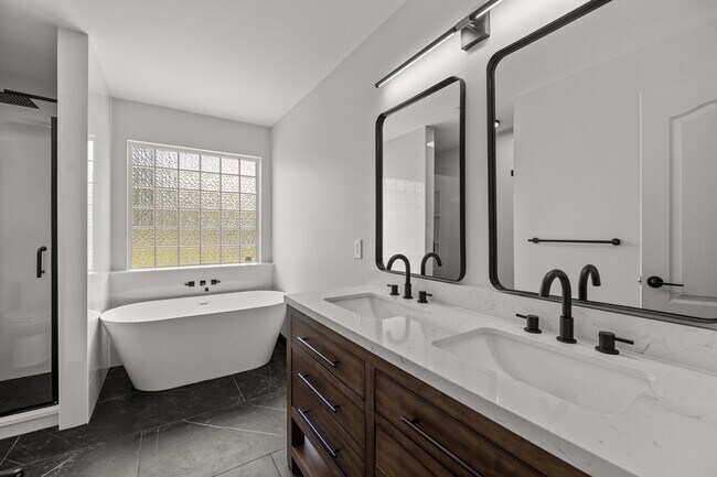 Building Photo - 3932 Chatterleigh Dr