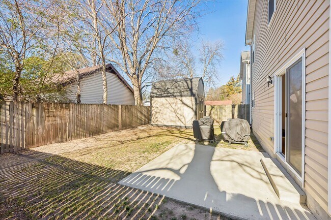 Building Photo - Stunning home in Norfolk!