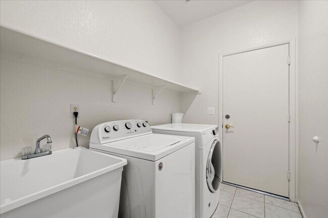 Building Photo - 7904 Smokey Ridge Ct