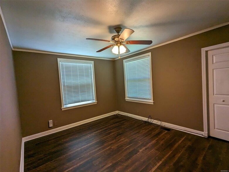 Building Photo - 101 Oak Forest Dr