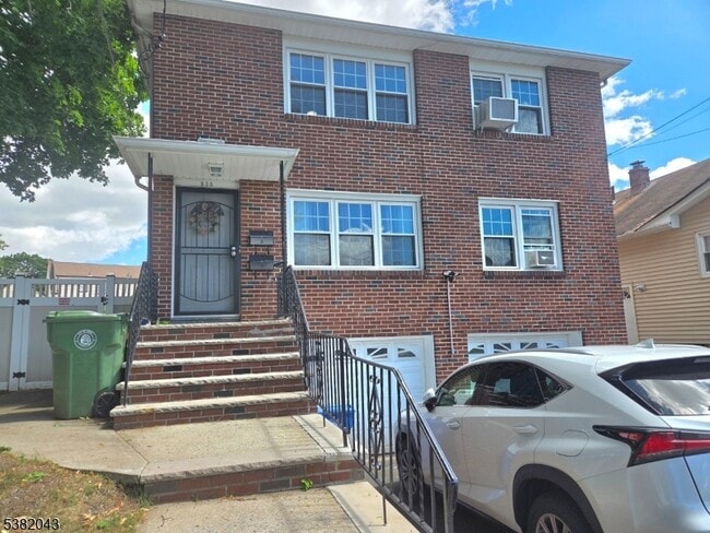 Building Photo - 530 Bernard Ave