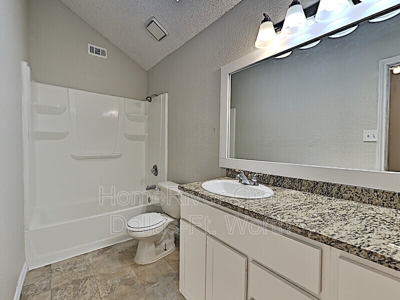 Building Photo - 2510 Valley View Dr