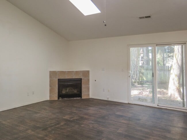 Building Photo - 3 Bedroom 2 Bath Ranch Home Coming soon !