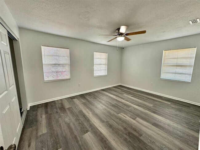 Building Photo - 22 Cedar Dr