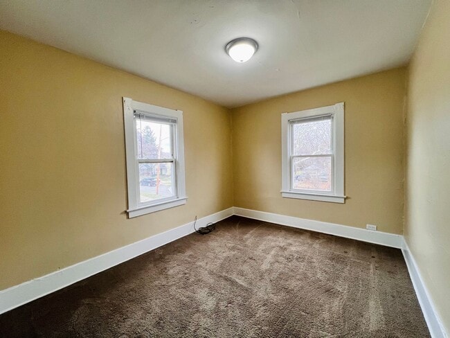 Building Photo - 3 Bedroom House