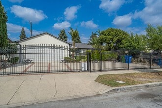 Building Photo - Single-Story 3-Bedroom Pool Home with RV P...