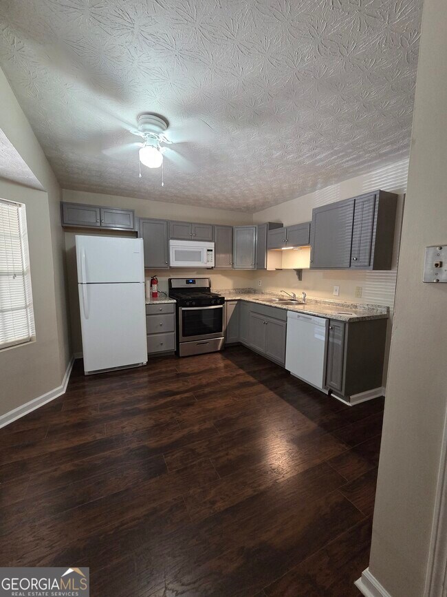 Building Photo - 140 Hunters Ln