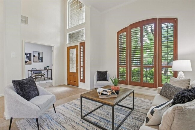 Building Photo - Red Oaks Subdivision / 5 bedrooms, 4 bathr...