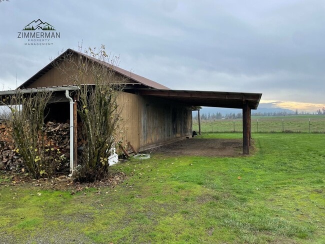 Building Photo - Adorable Updated Farmhouse in Creswell, OR