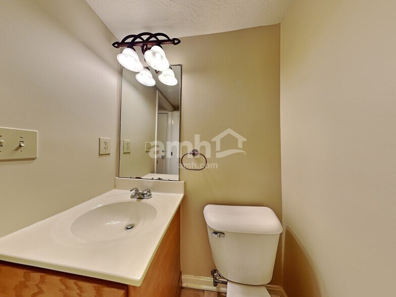 Building Photo - 51 Clearview Ln