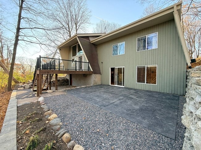 Building Photo - 3 Bed 2.5 Bath Home for Rent, 3.25 Wooded Acres, Oconomowoc Area Schools