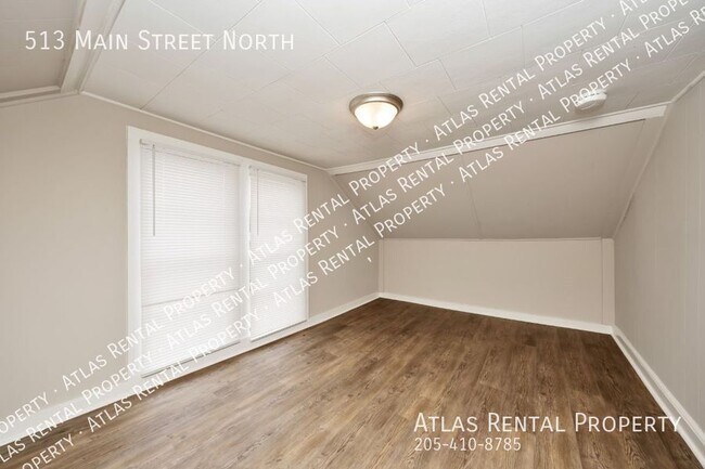 Building Photo - 513 Main St N