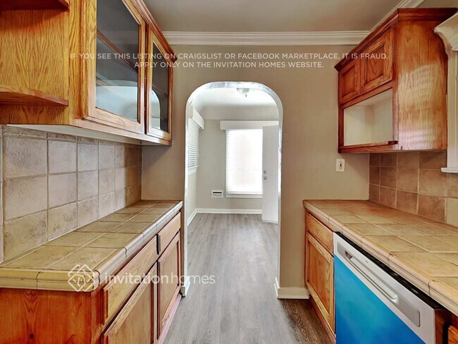 Building Photo - 2062 W 65th St