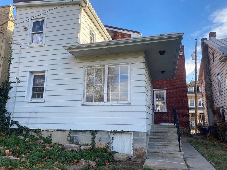 Building Photo - 114 N Brown St