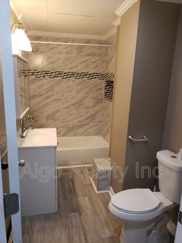 Building Photo - 1012 7th St E