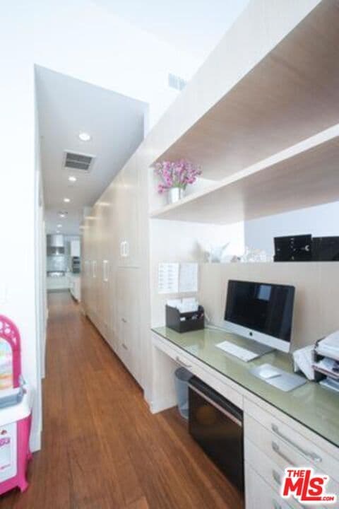 Building Photo - 248 S La Peer Dr