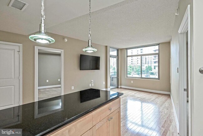 Building Photo - 3600 S Glebe Rd