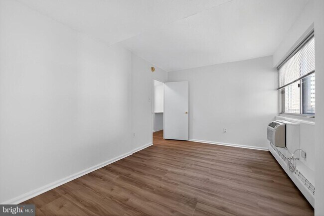 Building Photo - 2101 Chestnut St