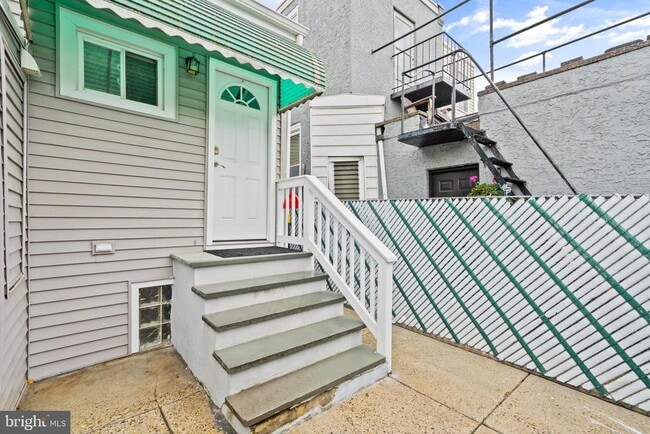Building Photo - 3207 Salmon St
