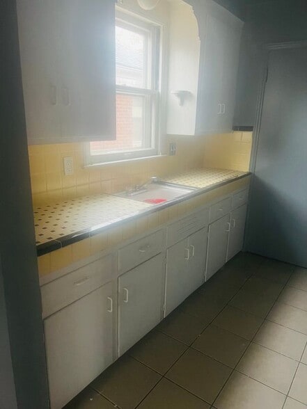 Building Photo - 15625 Bringard Dr