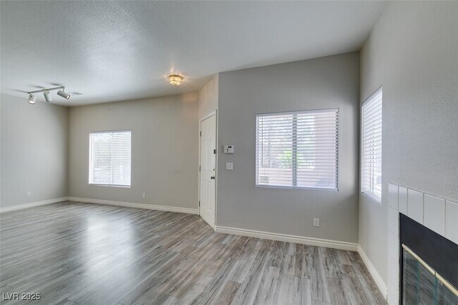 Building Photo - 251 S Green Valley Pkwy