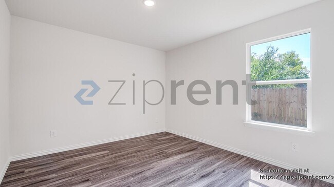 Building Photo - 9836 Lanewell St